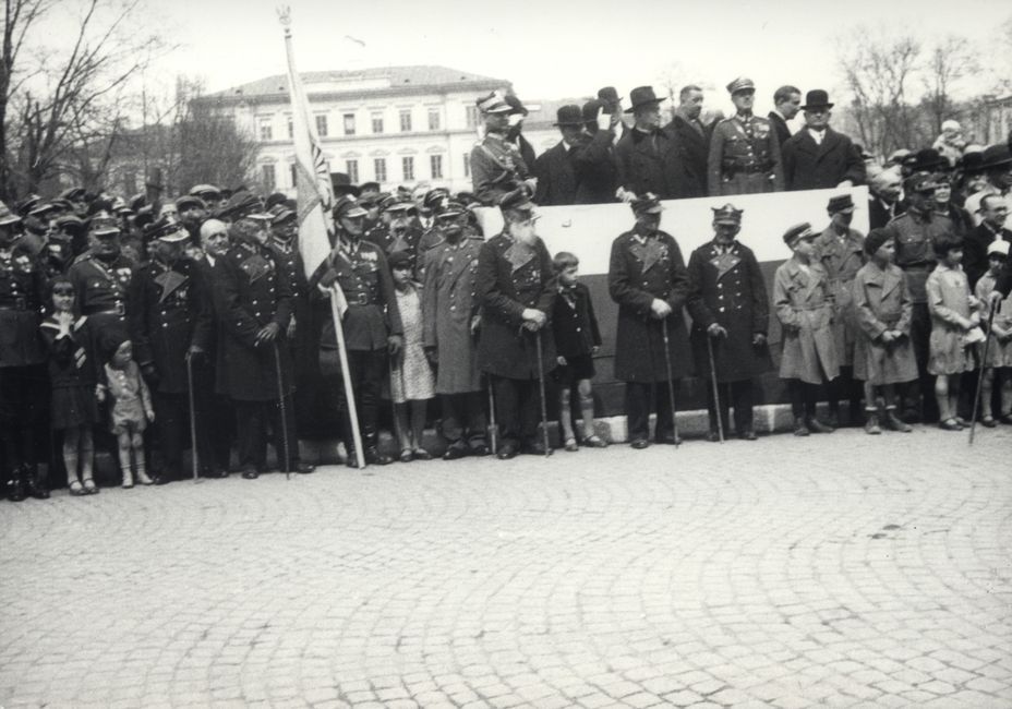 Plac Litewski. Obchody święta państwowego, ok. 1934-1935. 