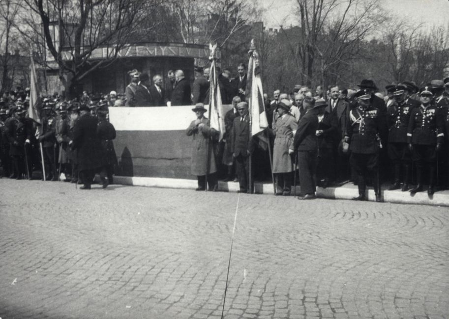 Plac Litewski. Obchody święta państwowego, ok. 1932-1935. 