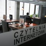 Fotografia - wejście do czytelni Internetowej