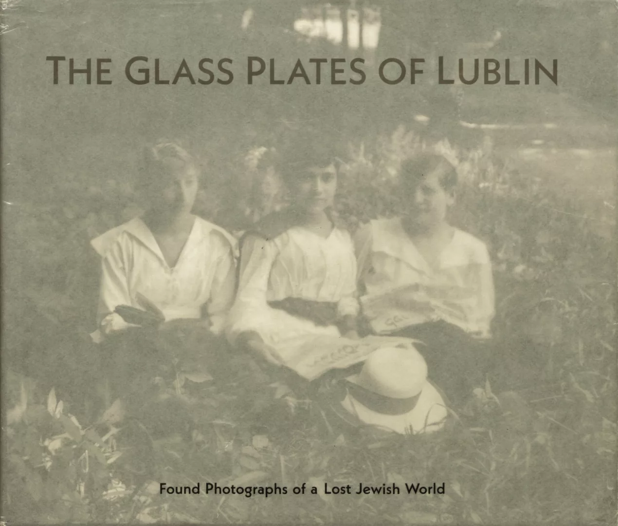 The glass plates of Lublin. Found Photographs of a Lost Jewish World, wyd. White Goat Press, Amherst 2022.