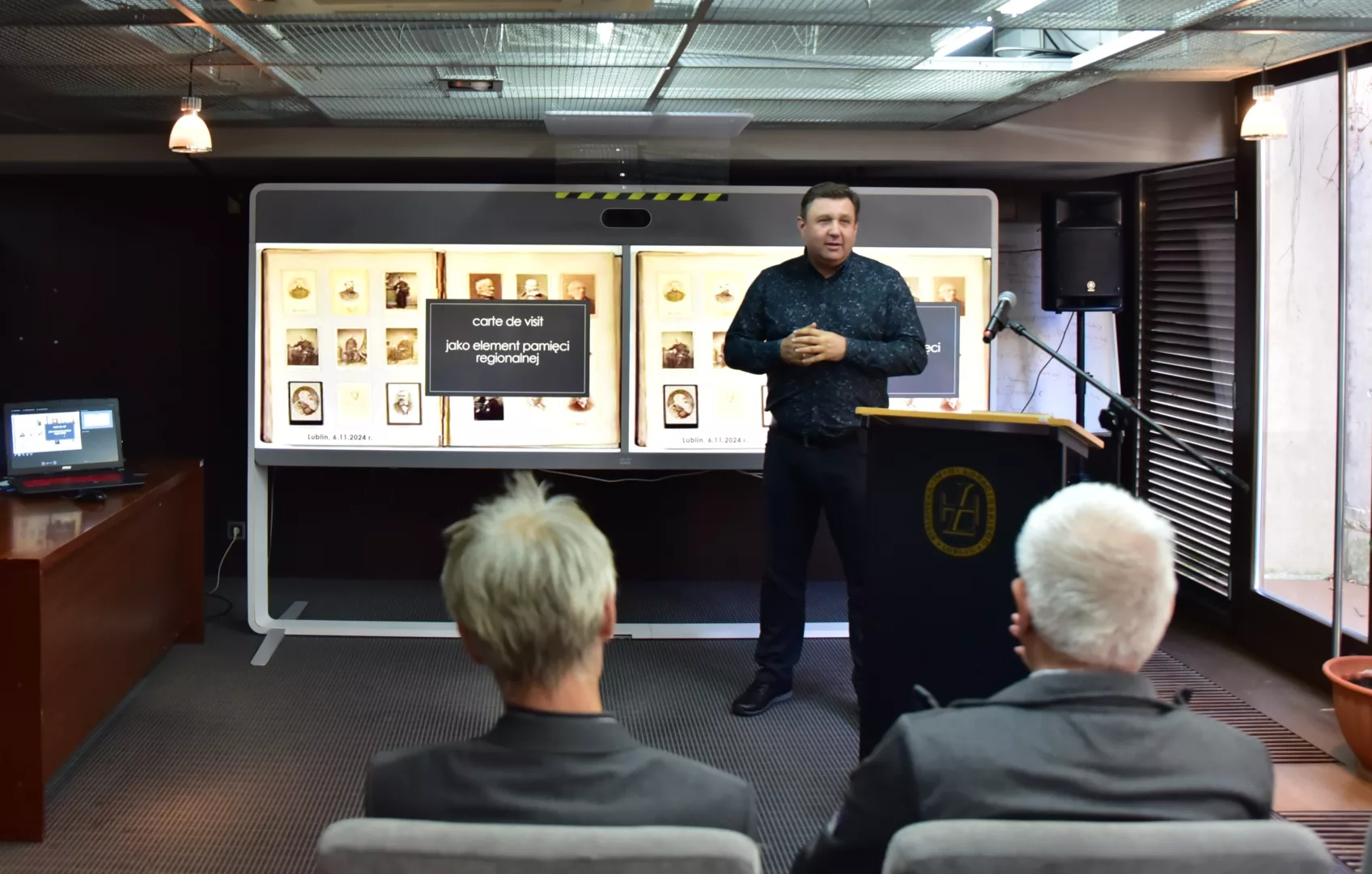 Grzegorz Winnicki - dyrektor Miejskiej Biblioteki Publicznej im. Adama Mickiewicza w Lubartowie, wygłosił wykład pt. „Carte de visite jako element pamięci regionalnej”