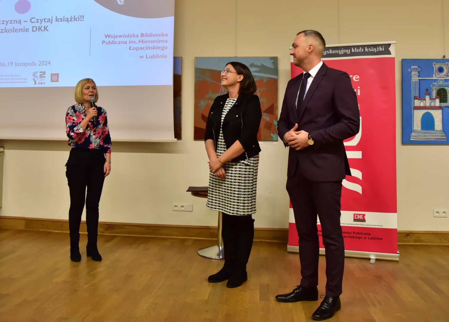 Wręczenie Nagrody Kulturalnej Województwa Lubelskiego tegorocznym laureatom Nagrody im. Anny Platto - Katarzynie Pyć z Biblioteki u Kazimierza. Miejsko-Gminnej Biblioteki Publicznej im. Kazimierza Zielińskiego w Modliborzycach oraz Kamilowi Zbietce z Gminnej Biblioteki Publicznej w Wojcieszkowie (powiat łukowski)