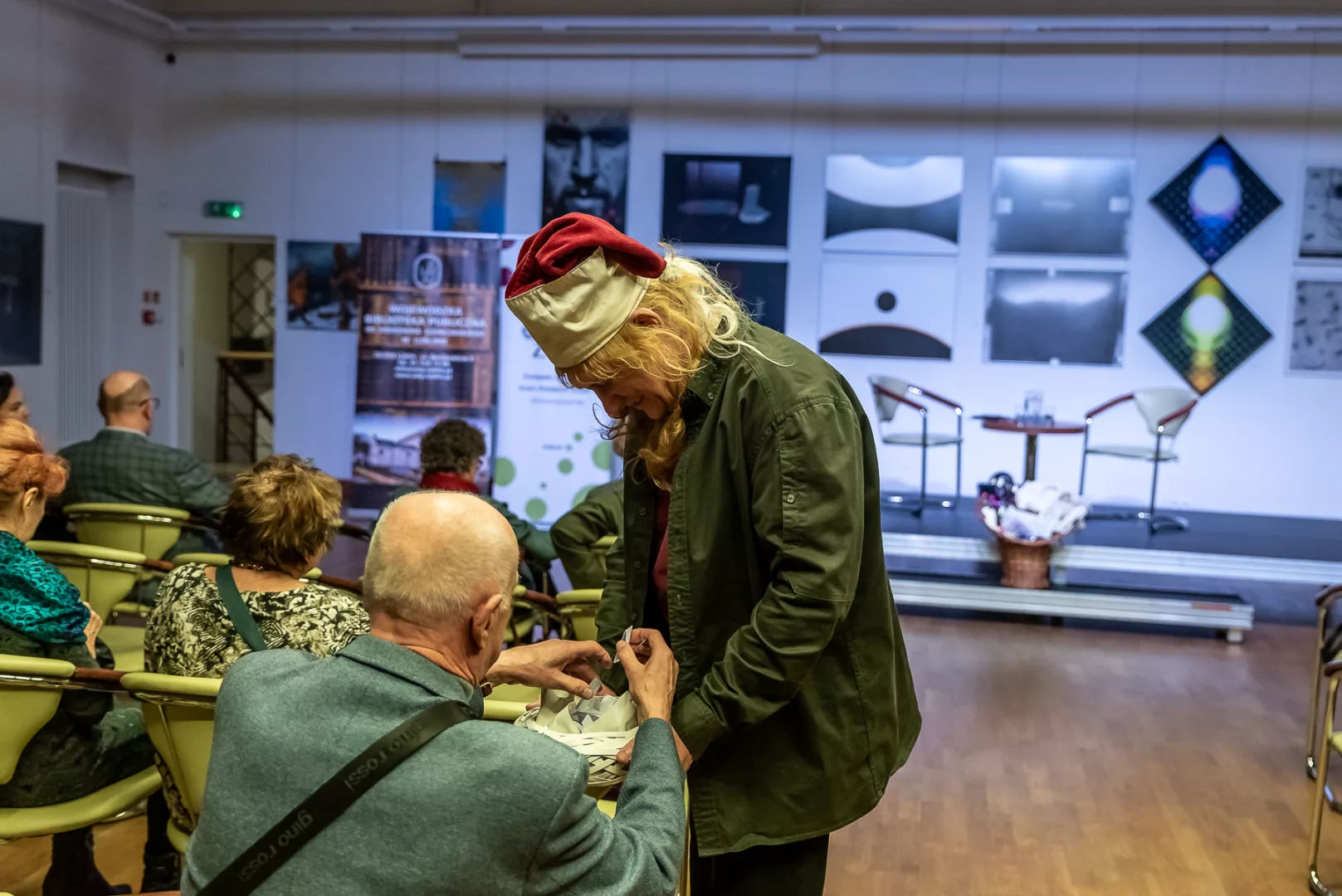 Dla gości spotkania została przygotowana TOMBOLA, nawiązująca do dawnych zwyczajów w teatrze lubelskim. Jej organizatorami byli: Teatr im. Juliusza Osterwy w Lublinie, Wojewódzka Biblioteka Publiczna im. Hieronima Łopacińskiego w Lublinie i Wydawnictwo Lubelskie AZ.