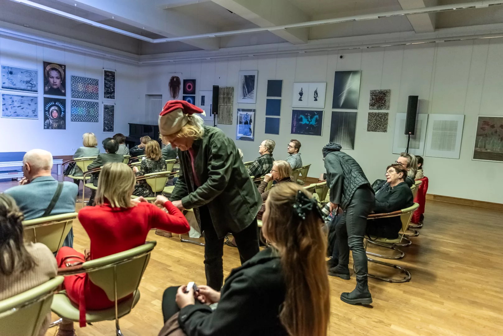  Dla gości spotkania została przygotowana TOMBOLA, nawiązująca do dawnych zwyczajów w teatrze lubelskim. Jej organizatorami byli: Teatr im. Juliusza Osterwy w Lublinie, Wojewódzka Biblioteka Publiczna im. Hieronima Łopacińskiego w Lublinie i Wydawnictwo Lubelskie AZ.